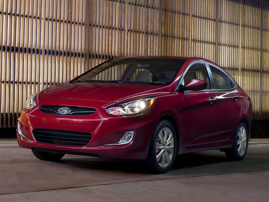  Hyundai Accent Sedan 2011 года  (фото 10 из 20)